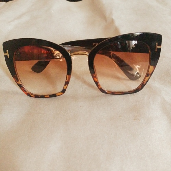 Accessories - Tortoise Shell Cat Shaped Sunnies